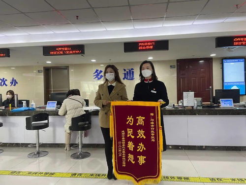 三比一提升 政務(wù)服務(wù)有溫度，企業(yè)點(diǎn)贊贈(zèng)錦旗，網(wǎng)絡(luò)預(yù)約出租汽車經(jīng)營(yíng)服務(wù)優(yōu)化升級(jí)